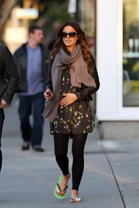 Kate Beckinsale and Len Wiseman share a moment after a manicure and holiday shopping. December 27th, 2012 