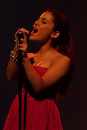Ariana Grande Break the Cycles Louder than Words Bbenefit 11-09-2010 
