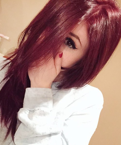 Chrissy Costanza taking a selfie