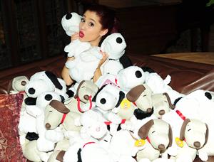 Ariana Grande Valentine Twitter party in Los Angeles 08-02-2012 