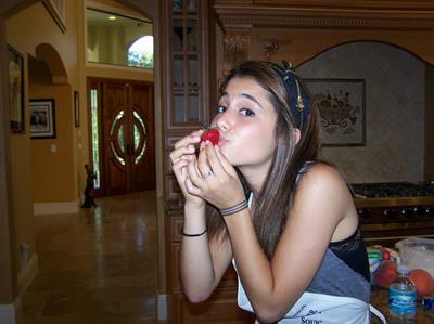 Ariana Grande Twitter and MySpace pics 