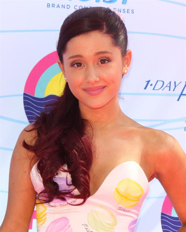 Ariana Grande - 2012 Teen Choice Awards in Universal City (July 22, 2012)