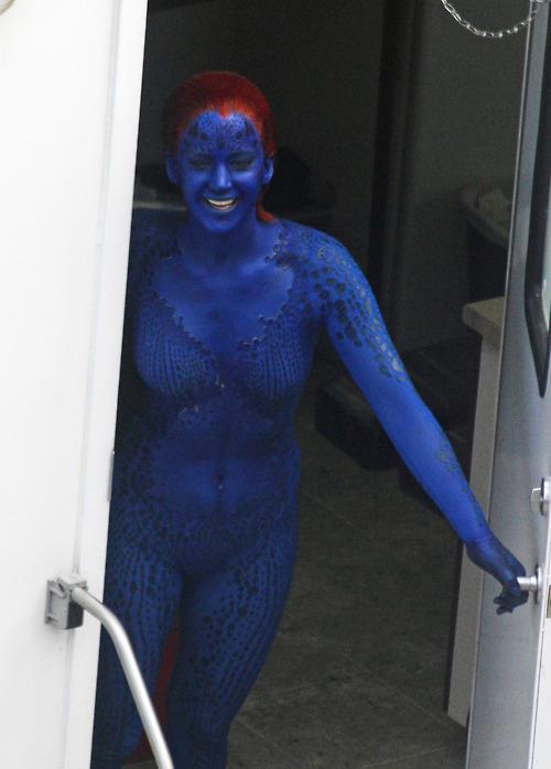 Jennifer Lawrence s On the Set of X-Men: Days of Future Past - Montreal, Canada (May 31, 2013) 