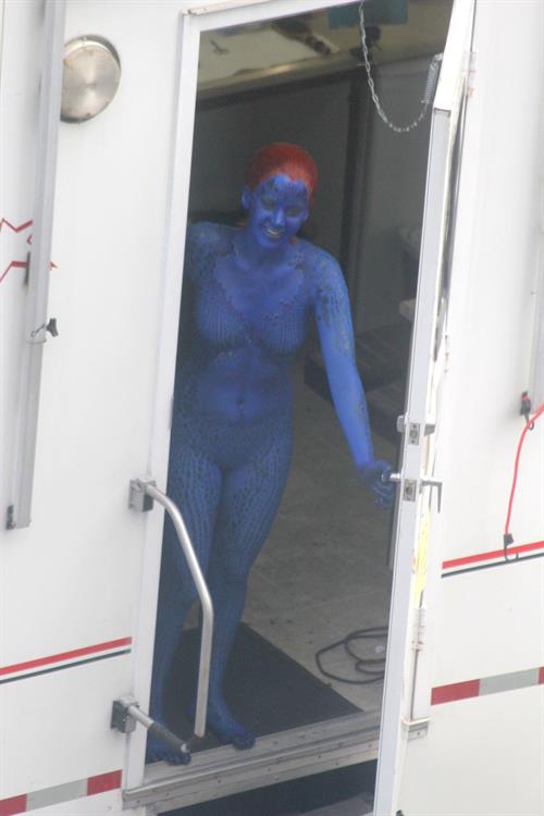 Jennifer Lawrence s On the Set of X-Men: Days of Future Past - Montreal, Canada (May 31, 2013) 