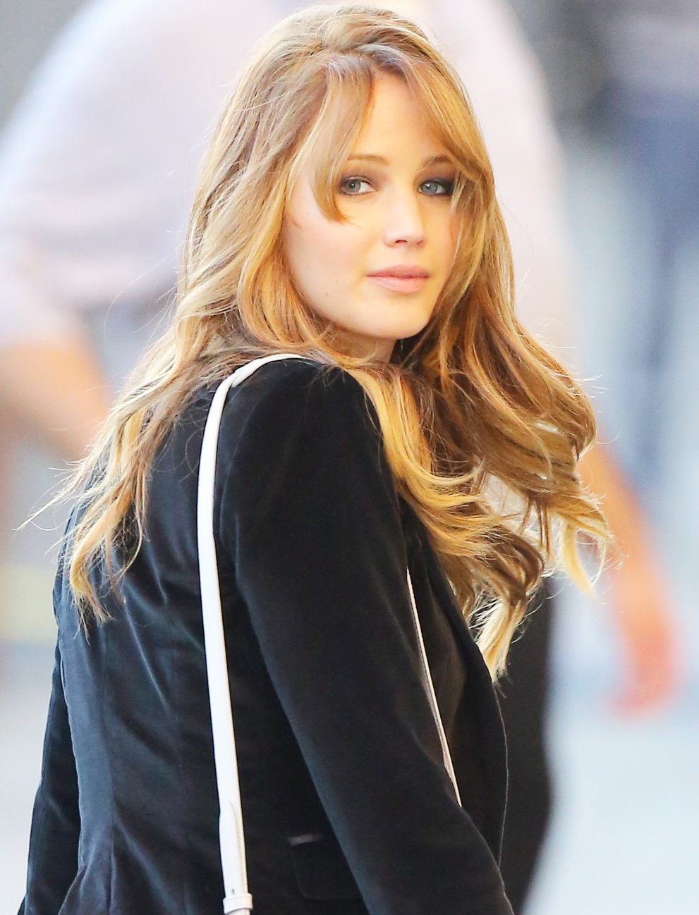 Jennifer Lawrence Arriving at the Jimmy Kimmel Live (January 31, 2013) 