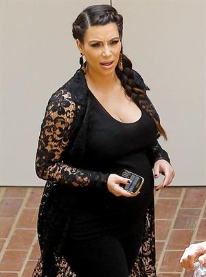 Kim Kardashian Goes house hunting with Kanye West in Bel Air (May 10, 2013) 