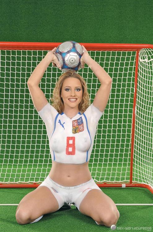 Tereza Fox in body paint - breasts