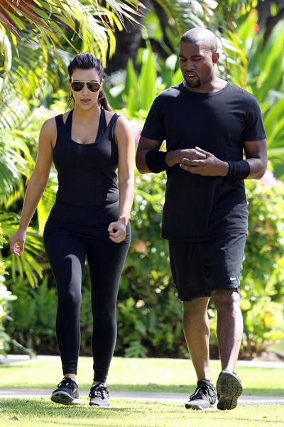 Kim Kardashian and Kanye West Walk in Beverly Hills 11 August 2012 