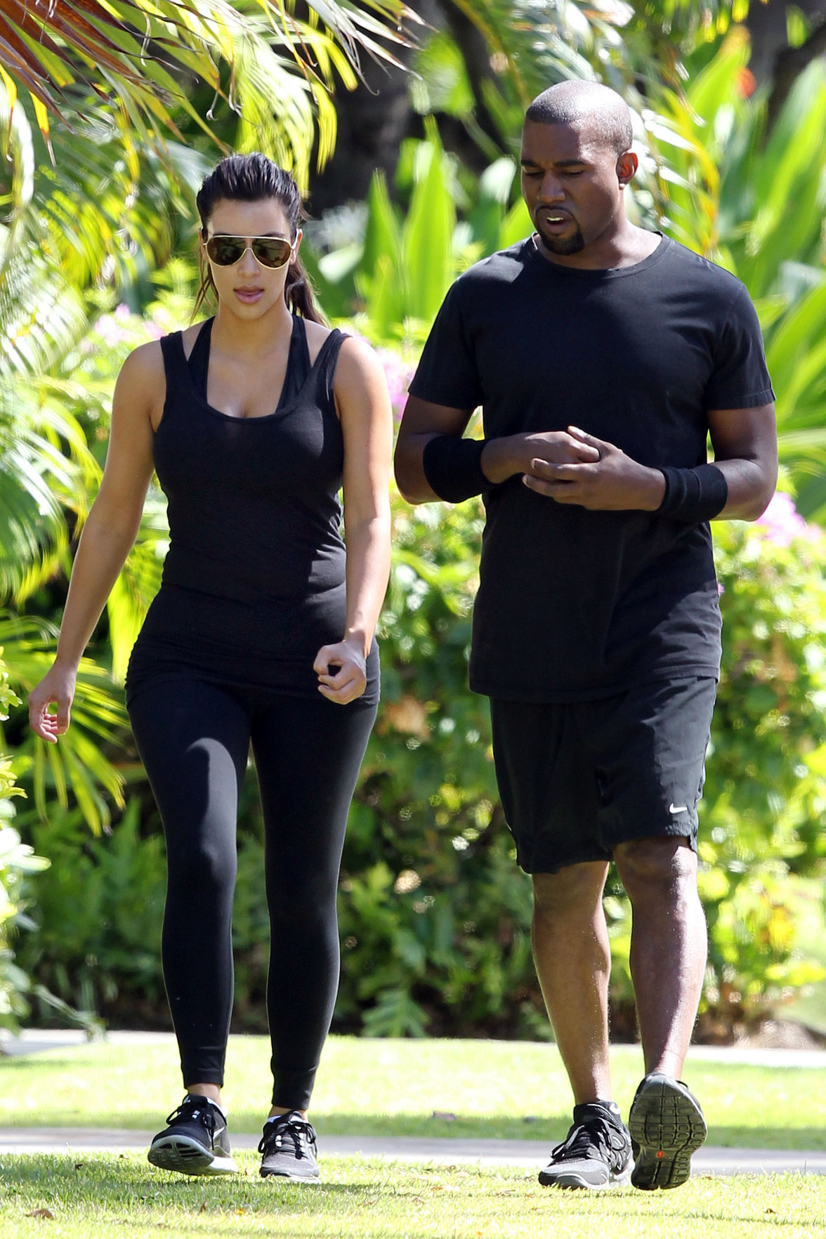 Kim Kardashian and Kanye West Walk in Beverly Hills 11 August 2012 