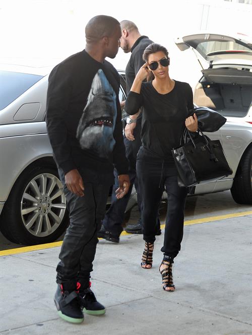 Kim Kardashian and Kanye West JFK airport in New York - 09 August 2012 
