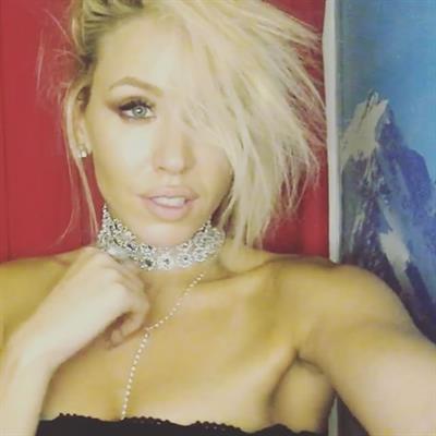 Imogen Anthony taking a selfie