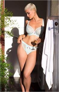 Stefania Ferrario in lingerie