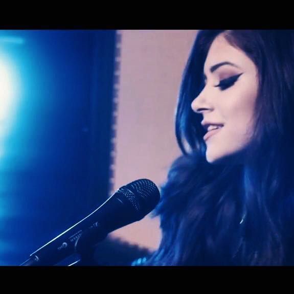 Chrissy Costanza