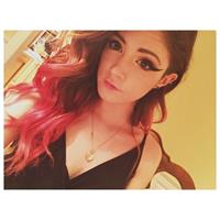 Chrissy Costanza taking a selfie