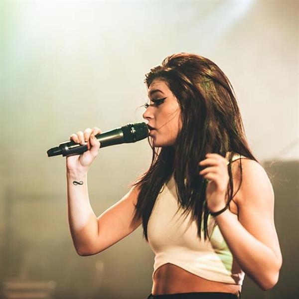 Chrissy Costanza