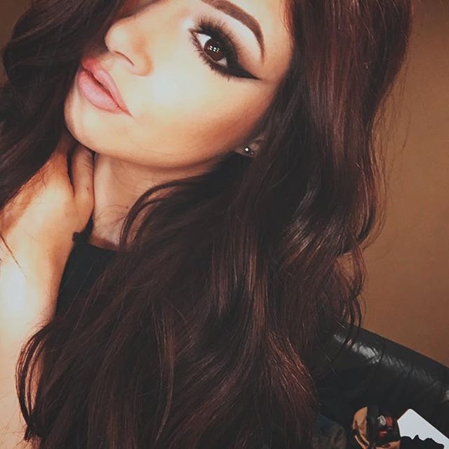 Chrissy Costanza taking a selfie