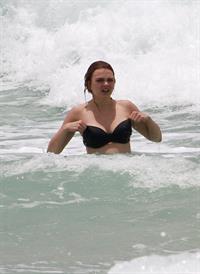Aimee Teegarden beach candids in Miami 09.06.2011