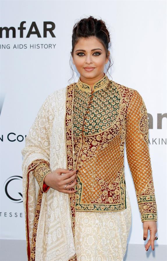 Aishwarya Rai amfar Cinema Against AIDS Benefit at Cannes film festival on May 24, 2012 