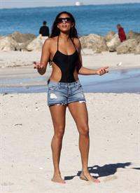 Alesha Dixon - Soaking in the sun in South Beach - FL - 15-12-10 (bikini)