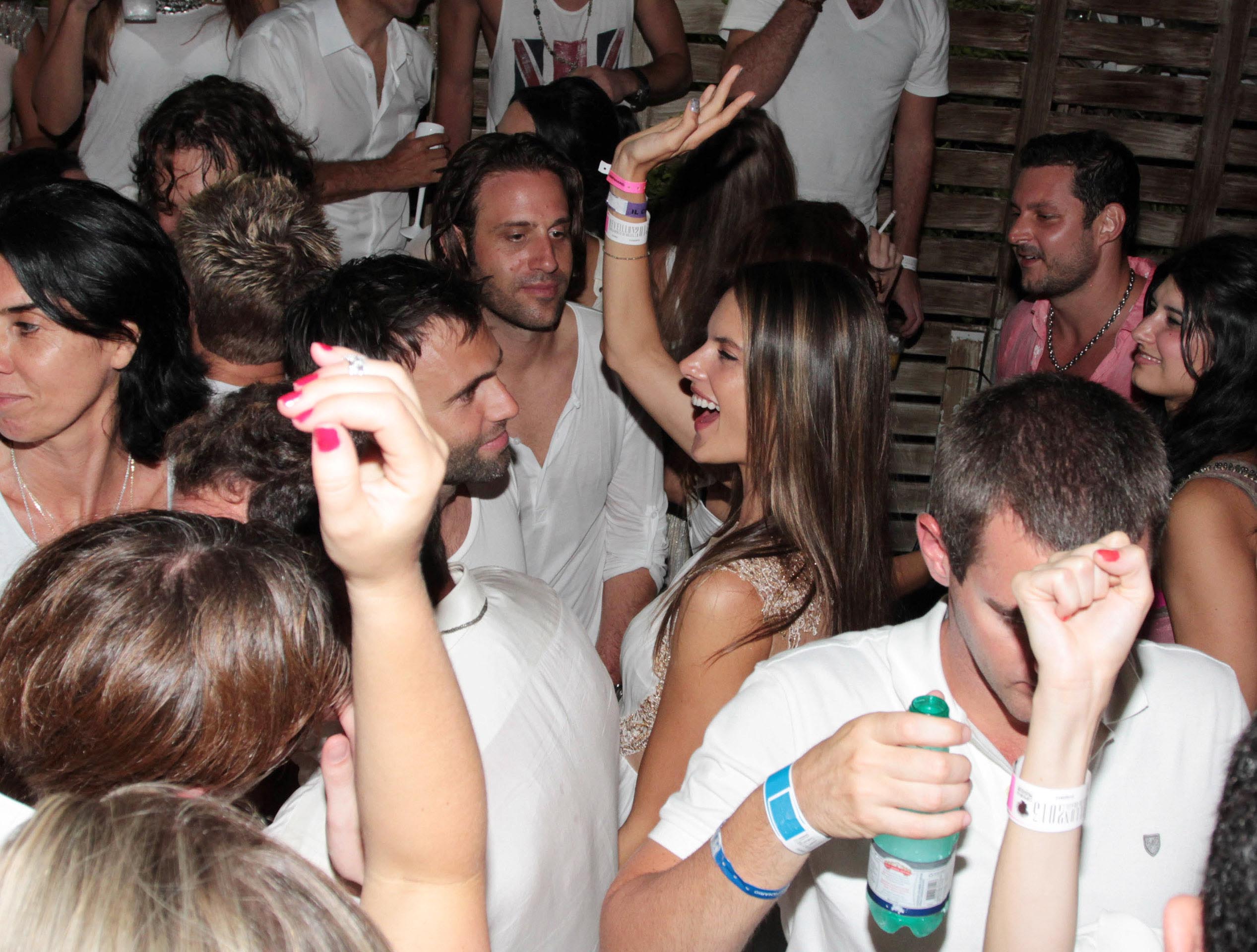 Alessandra Ambrosio Pictures Alessandra Ambrosio - Cafe La Mosique, Brasil 1/1/13