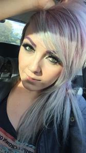 Jessica Nigri taking a selfie