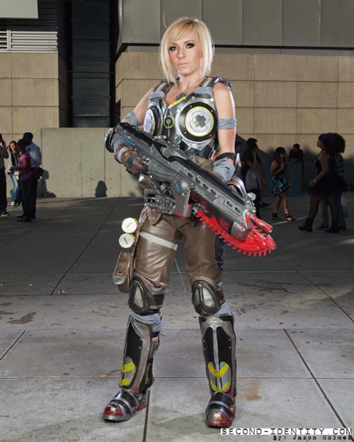 Jessica Nigri as Anya Stroud 