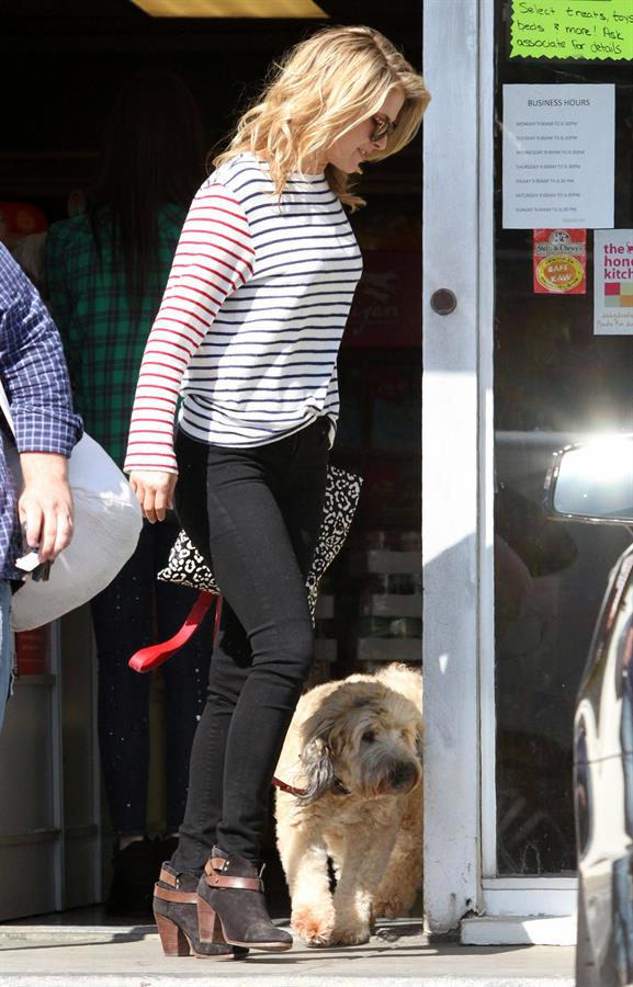 Ali Larter at the dog groomers in Los Angeles 10/22/13  