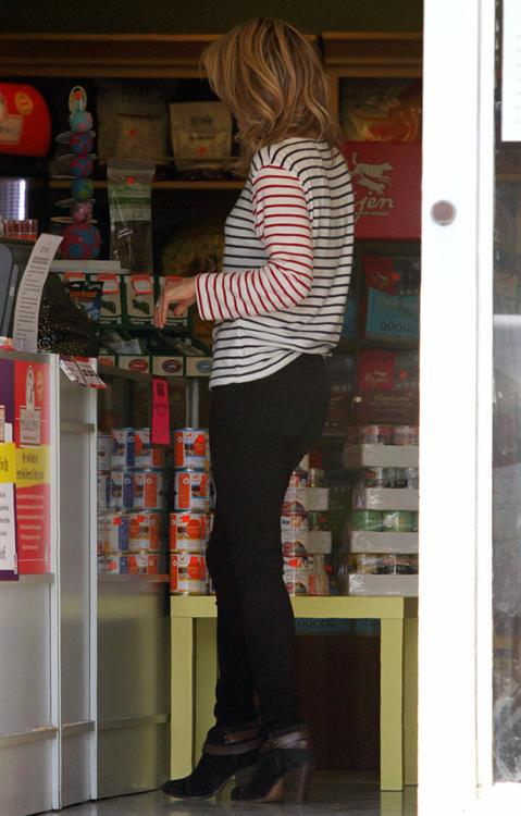 Ali Larter at the dog groomers in Los Angeles 10/22/13  