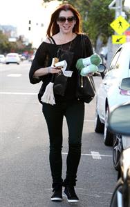 Alyson Hannigan Goes shopping in Santa Monica (November 7, 2013) 