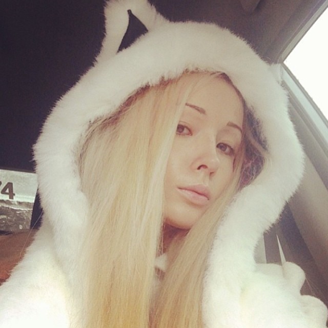 Valeria Lukyanova taking a selfie
