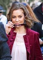 Alyssa Milano Extra at the Grove in Los Angeles November 30, 2010