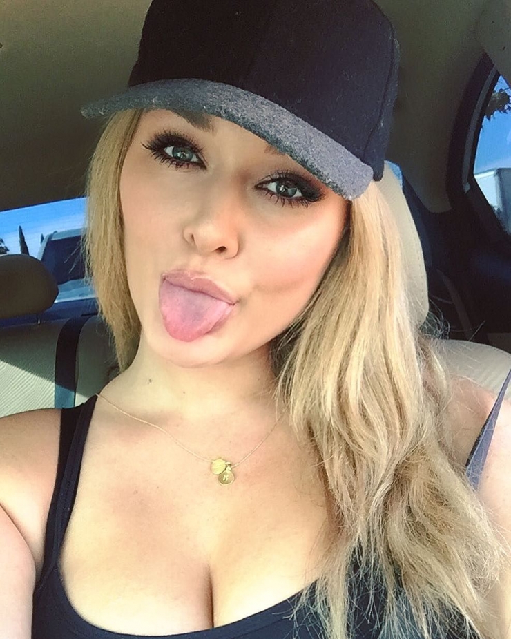 Hunter McGrady taking a selfie