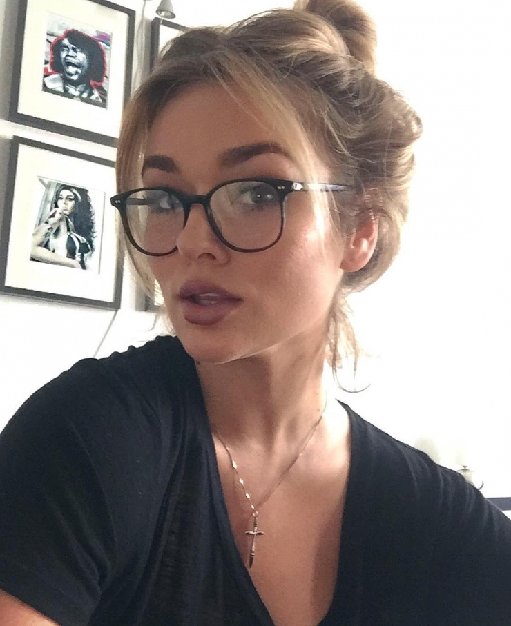 Hunter McGrady taking a selfie