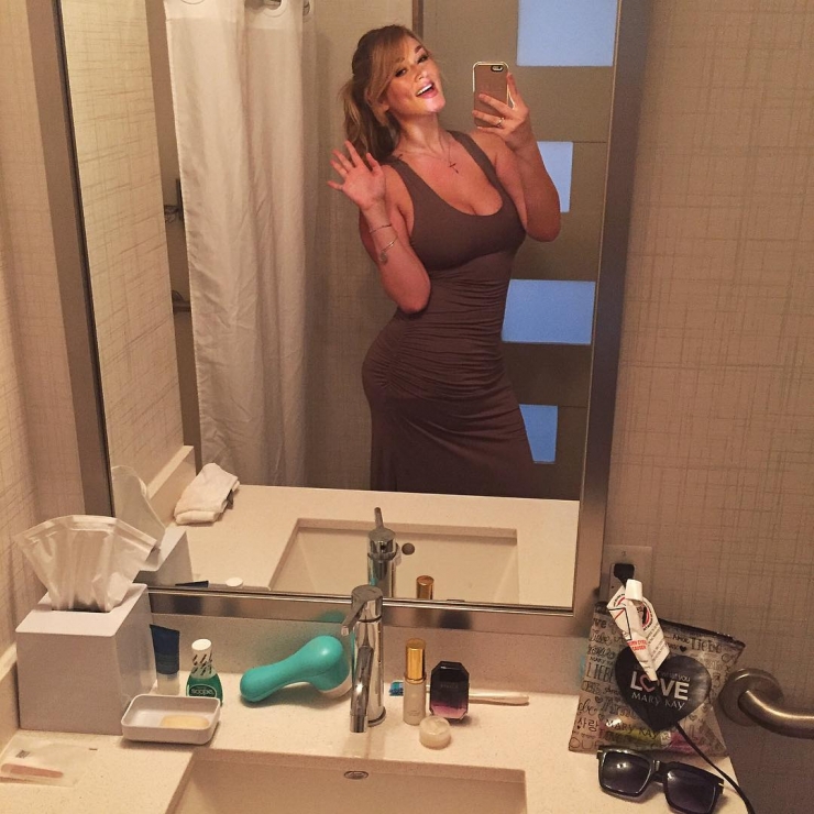 Hunter McGrady taking a selfie
