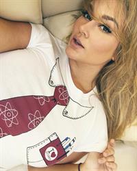 Hunter McGrady taking a selfie