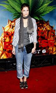 Amanda Peet at the Pineapple Express premiere in Westwood 