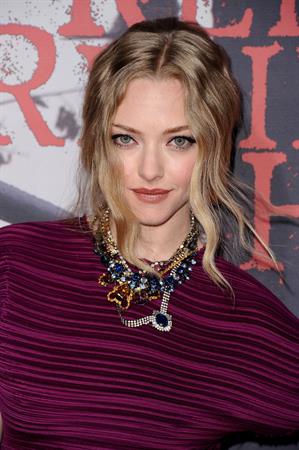 Amanda Seyfried Los Angeles premiere of Red Riding Hood at Graumans Chinese Theatre on March 7, 2011
