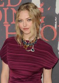 Amanda Seyfried Los Angeles premiere of Red Riding Hood at Graumans Chinese Theatre on March 7, 2011