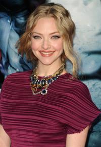 Amanda Seyfried Los Angeles premiere of Red Riding Hood at Graumans Chinese Theatre on March 7, 2011
