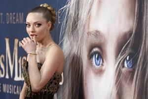 Amanda Seyfried 'Les Miserables' premiere in New York 12/10/12 