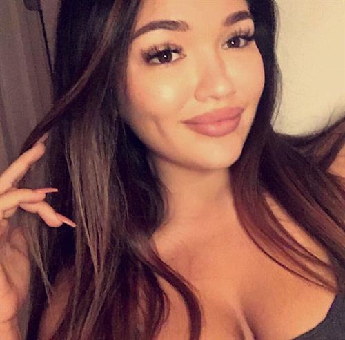 Miss Genii taking a selfie