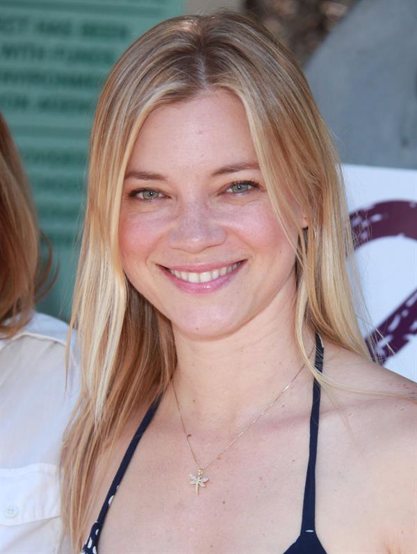 Amy Smart Environmental Media Assoc Organic Garden Lunch in Los Angeles on May 26, 2010 