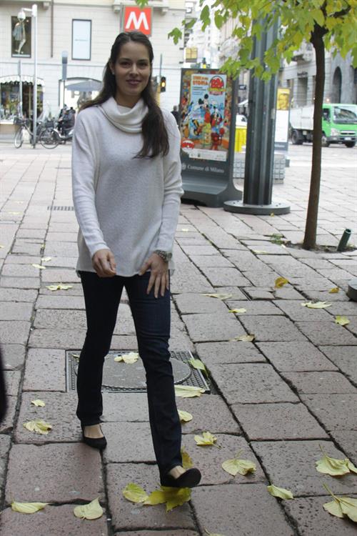 Ana Ivanovic Enjoys a stroll in Milan November 30, 2012  