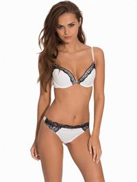 Xenia Deli in lingerie