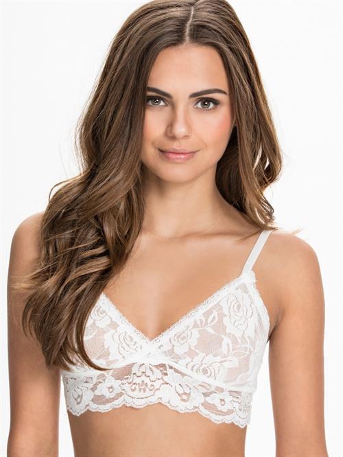 Xenia Deli in lingerie