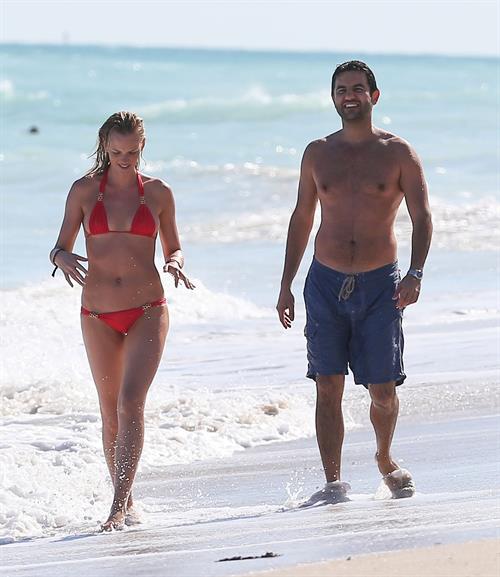 Anne Vyalitsyna bikini candids in Miami 11/22/12 