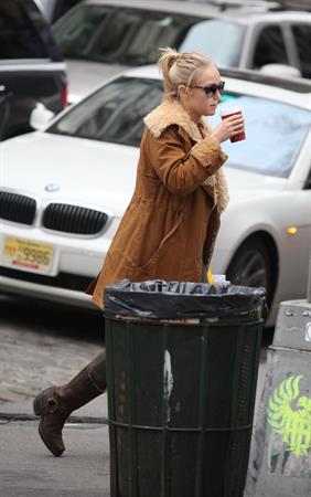 AnnaSophia Robb out shopping in New York City 12/21/12 