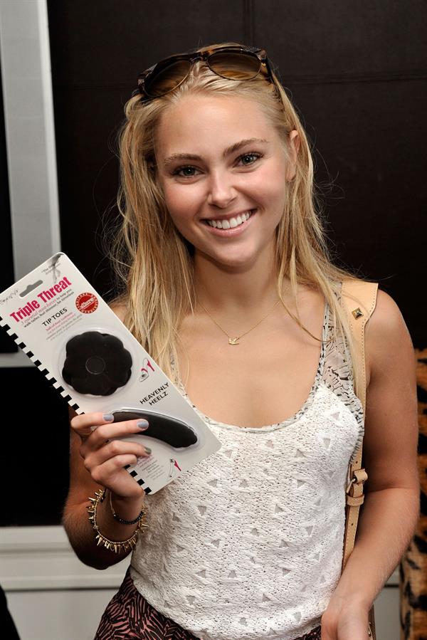 AnnaSophia Robb - Get Glam A Fashion Week Lounge at The Empire Hotel- Day 3, Sep 9, 2012