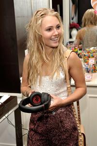 AnnaSophia Robb - Get Glam A Fashion Week Lounge at The Empire Hotel- Day 3, Sep 9, 2012