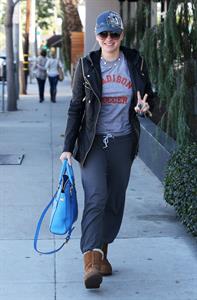 Anna Faris Stops by Salon Benjamin in West Hollywood (November 20, 2012) 